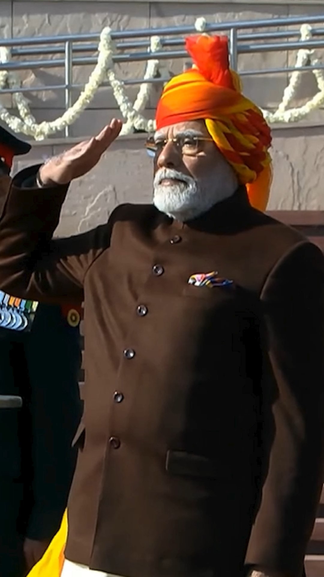 PM Modi pays tribute to martyrs at National War Memorial on 76th Republic Day | #shorts